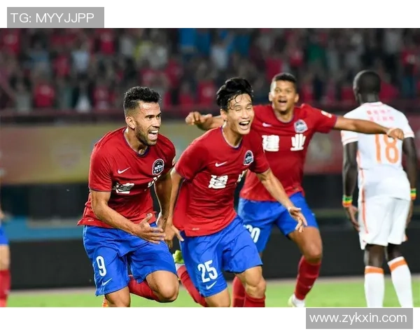 2018年建业与恒大激战回顾：一场精彩的足球对决与战术较量